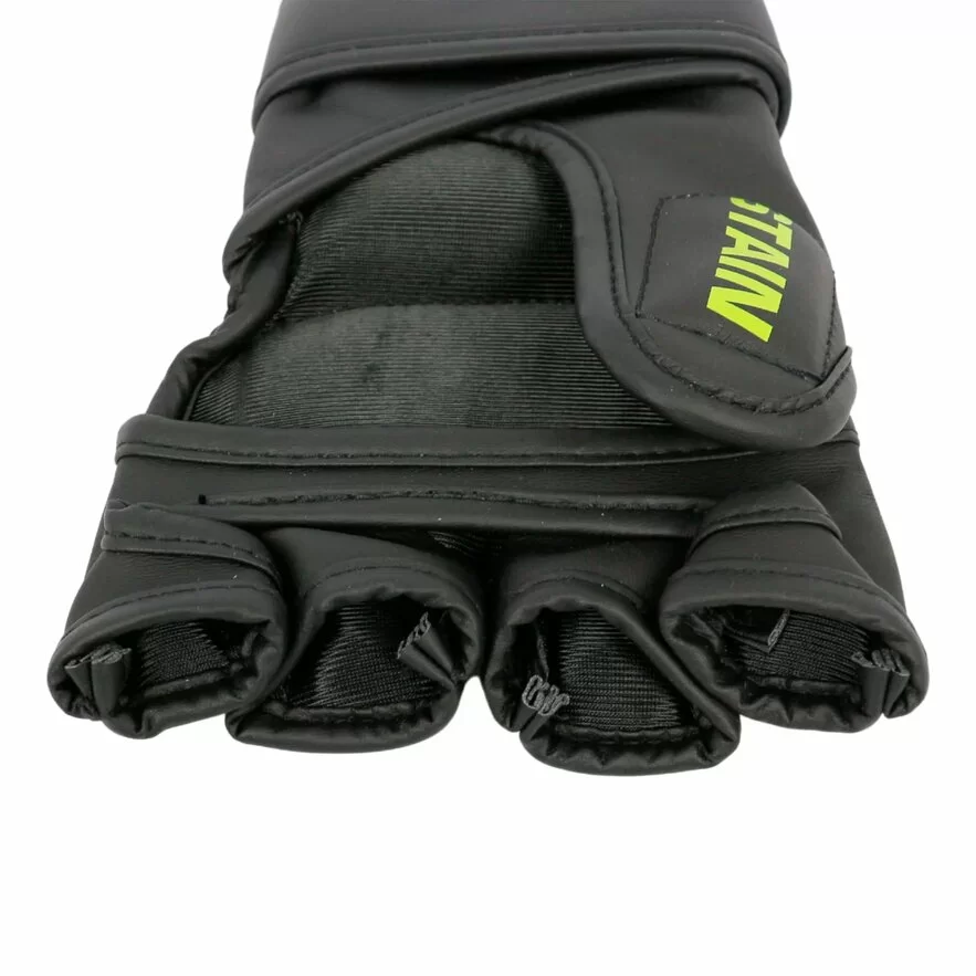 Реальное фото Перчатки ММА BoyBo Stain Flex BGM311 черный от магазина СпортСЕ