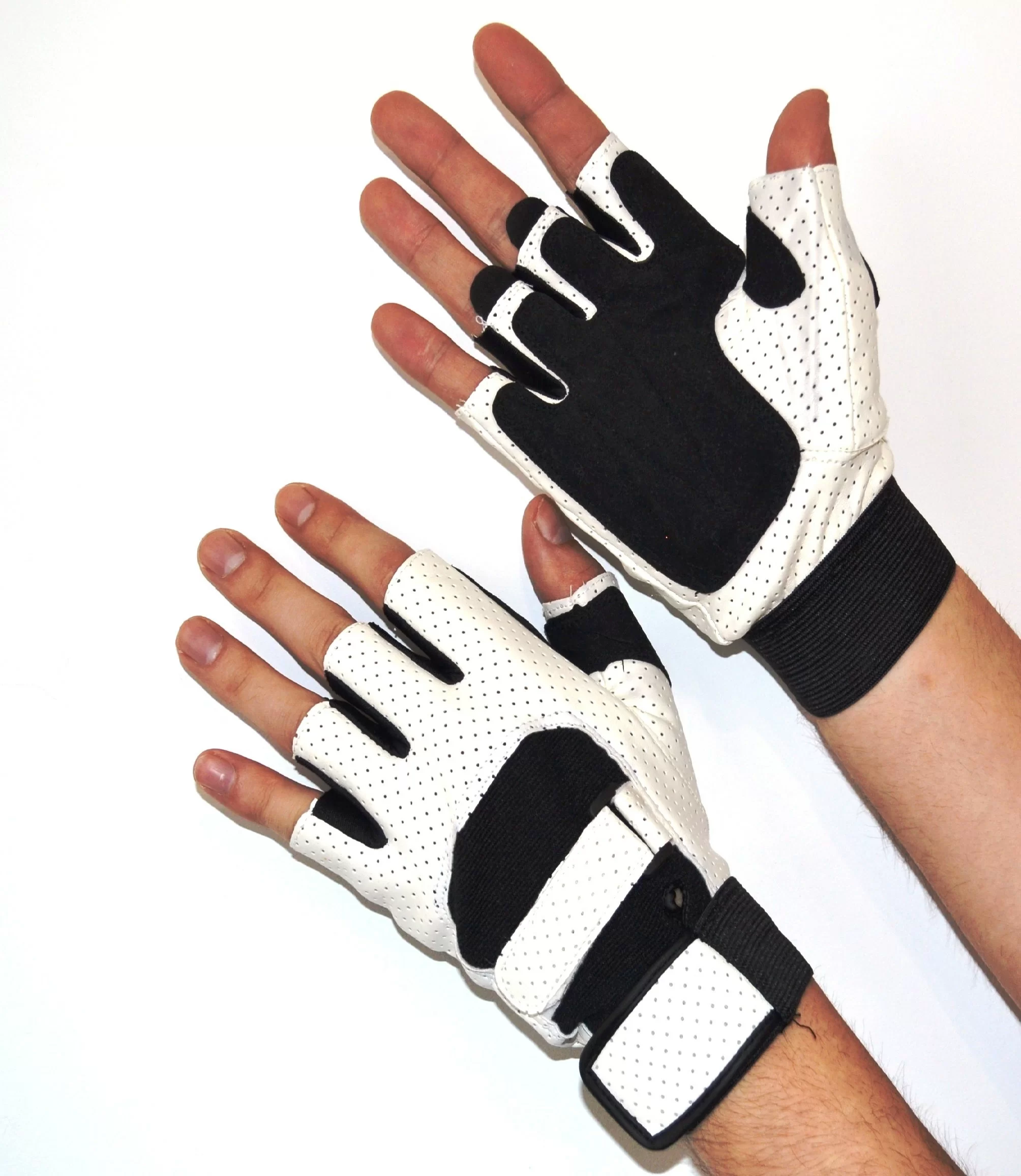 Реальное фото Перчатки MadGame кожзам белые от магазина СпортСЕ