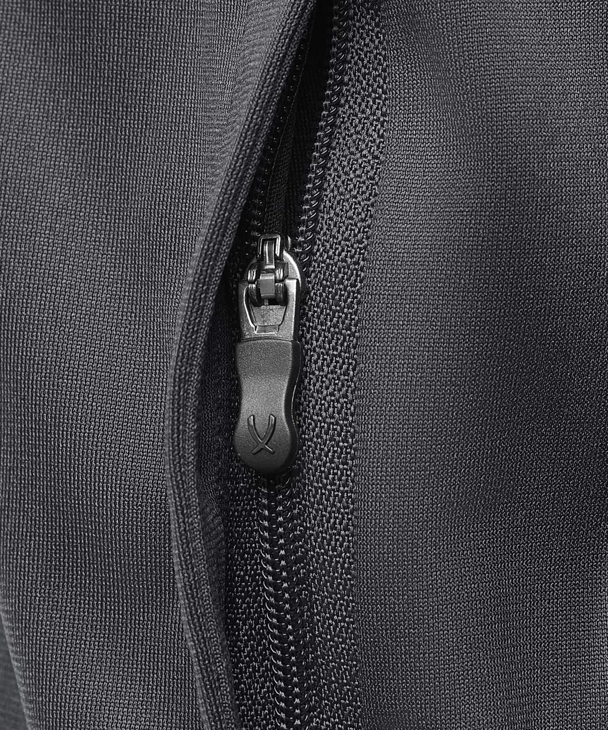 Реальное фото Олимпийка DIVISION PerFormDRY Pre-match Knit Jacket, черный от магазина СпортСЕ