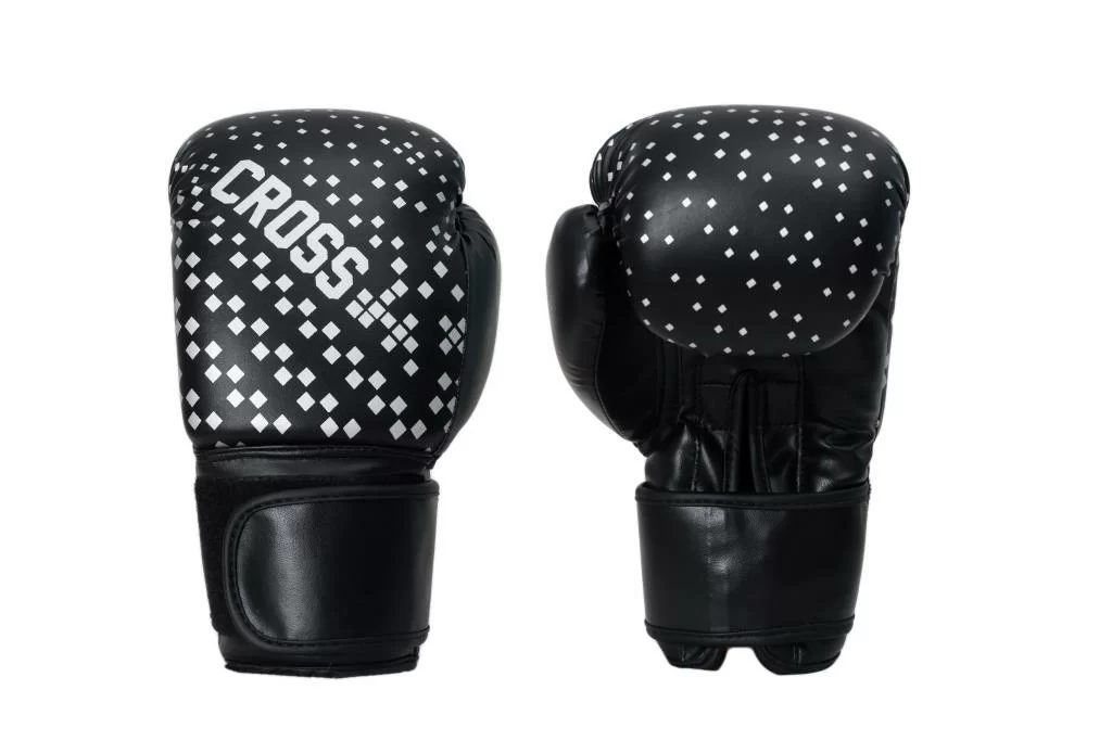 Реальное фото Перчатки боксерские Cross PU тренировочные черные (принт) от магазина СпортСЕ