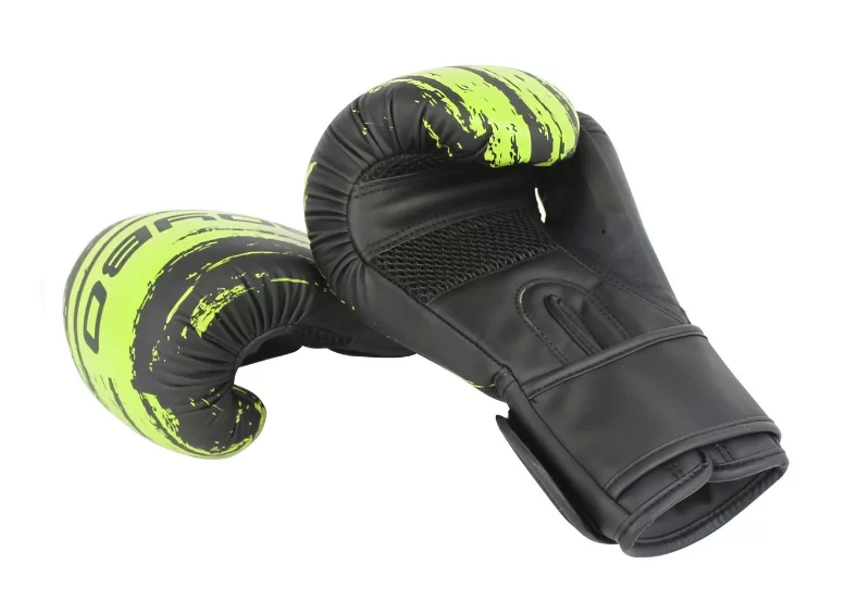 Реальное фото Перчатки боксерские BoyBo Stain флекс зеленый BGS322 от магазина СпортСЕ