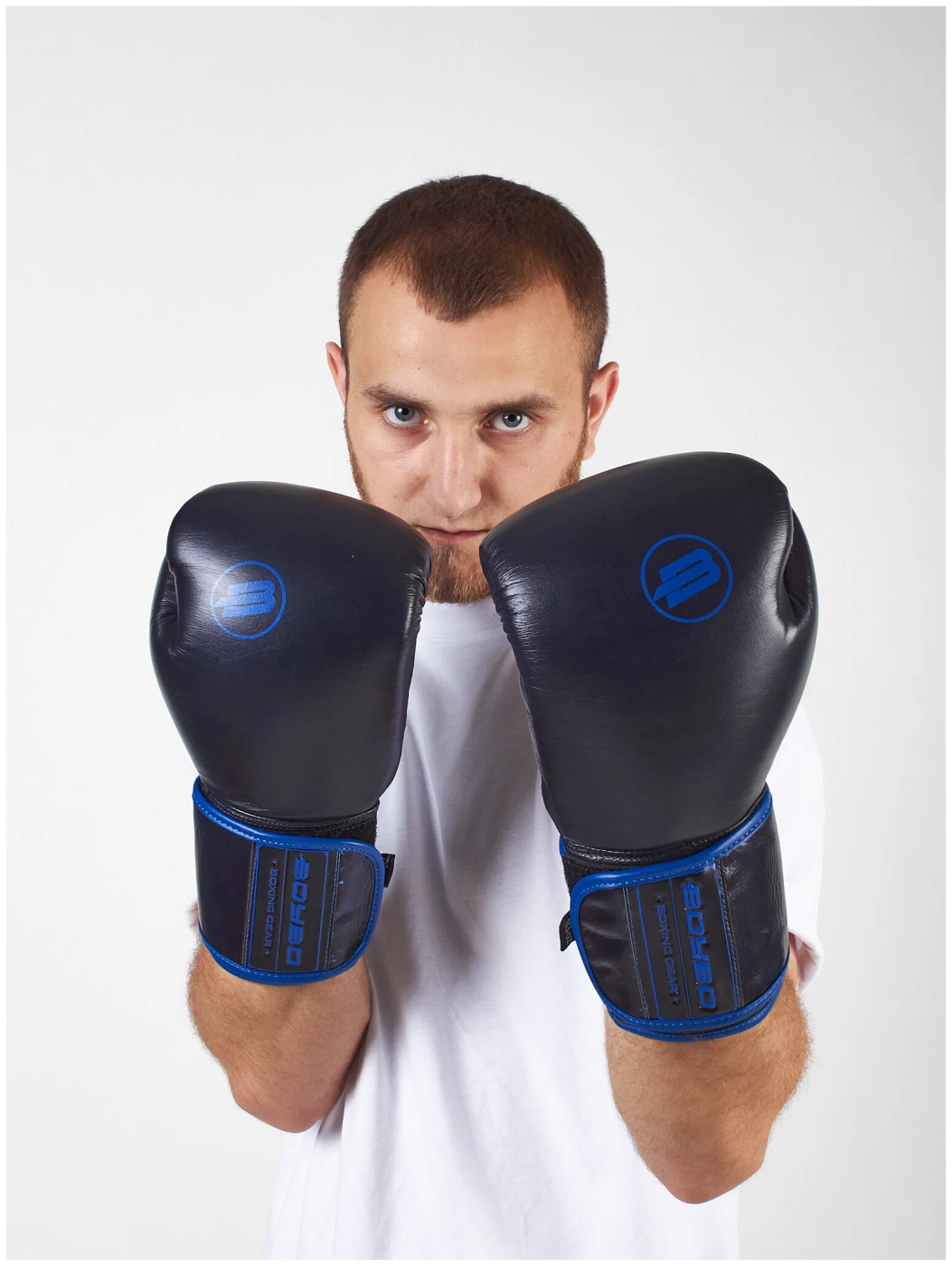 Реальное фото Перчатки боксерские BoyBo Rage кожа черно-синий BBG200 от магазина СпортСЕ